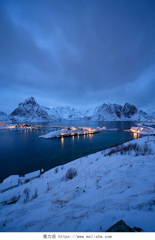 挪威诺得兰洛福登岛Reine市挪威渔村的空中景观